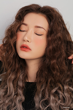 弈井云采集到脸妆模特