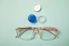 近视眼镜护眼爱眼日近视眼摄影图