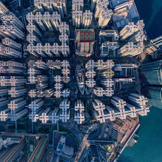香港黄埔的标志性建筑新天地购物中心从城市上方俯瞰仿佛一艘从