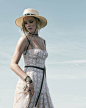 Dior 2018早春广告大片，詹妮弗·劳伦斯充满野性魅力 : 近日，法国奢侈品牌 DIOR（迪奥）释出2018早春度假系列广告大片，品牌代言人、90后好莱坞女星 Jenn