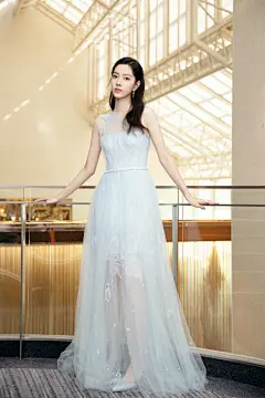 清秀绰约少女庄达菲仙气长裙梦幻优雅活动照图片