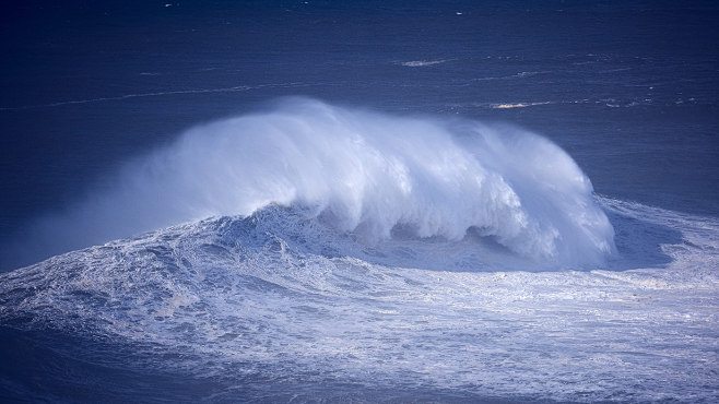 Nazaré Big Waves : F...