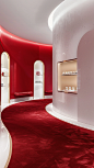 liusha_Cosmetics_mall_red_velvet_floor_red_and_white_walls_11d32308-a365-41b8-8201-3db021ef8e91