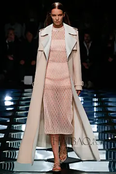 越夜越美丽的黑客战士！巴黎世家 (Balenciaga) 2015春夏女装秀，海报时尚网带你亲临2015春夏巴黎时装周_第3页_巴黎世家