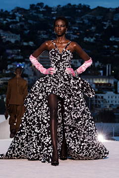 童小楹宝贝采集到Versace FALL 2023 READY-TO-WEAR