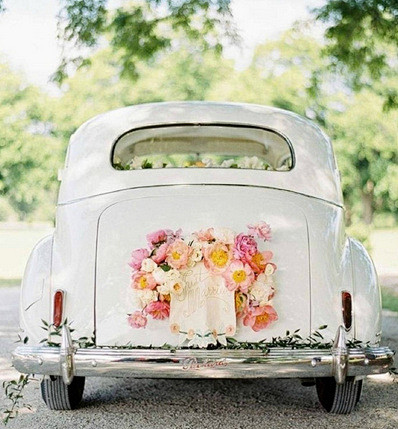 他爱的车，她爱的花，没有人能抗拒的复古的...