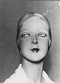 Pierre Imans 的人体模型用于光影效果对于人脸的不同表现的研究。