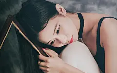 梦魇 文艺少女体操服复古红唇妆写真电脑宽屏桌面壁纸