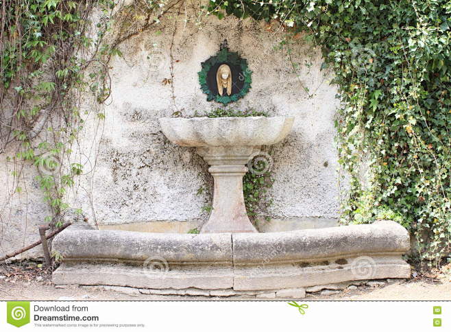 old-fountain-renaiss...