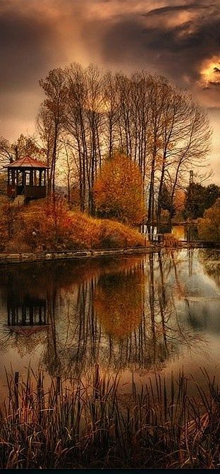 Autumn lake in Bulga...