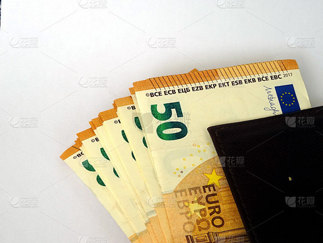50欧元现金。