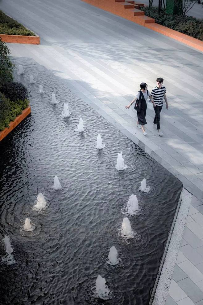 以流动性景观激活街道活力丨南京龙湖新壹城...