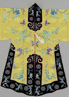 清·光绪·浅黄色暗花绸绣藤萝蝶纹女仙帔 - 小红书