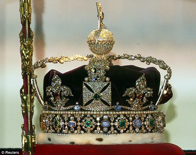 英女王的十字权杖和帝国皇冠