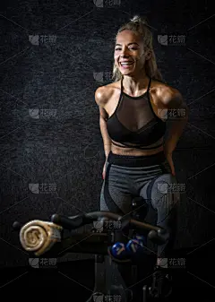 健身车,快乐,背景聚焦,暗色,活力,心血管运动,脚踏车,运动,一个人,健康