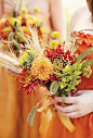 秋天是收获的季节，用颗粒饱满的麦穗举办一场主题婚礼，那是最好不过的了~
更多婚礼手捧花>>http://t.cn/8slhW0h 