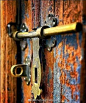 门上的金属铜锁 ​​​​