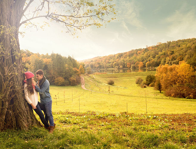 Hug in the autumn pa...