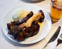美味的烤猪蹄配土豆泥_5160326769