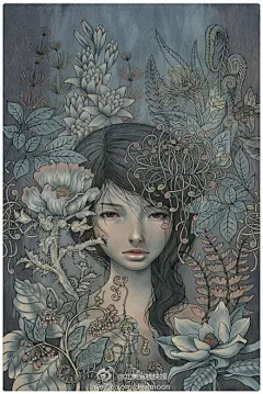 【鬼萝莉的即视感】Audrey Kawasaki 是日裔美籍画家，擅长在木板上作画。她笔下的少女拥有饱满的嘴唇，绯红的双颊，娇小的身躯，一双无辜的眼睛流露出幽怨的气质，时而披散海藻般的长发，时而又装点着华丽的头饰，很美但看得人心里毛毛的。不少老美纹身时选择了这些颇具东方风情的“鬼娃娃”……
