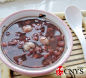 六、瘦腹祛湿的薏米红豆粥

　　材料：薏米100克，红豆50克。

　　做法：将红豆和薏米提前浸泡8小时左右，然后加水煮熟即可。