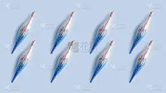 以新年或圣诞节为背景。蓝色桌子上冰柱很多，圣诞玩具图案。前视图。