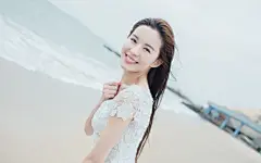 清纯海边美女桌面壁纸下载
