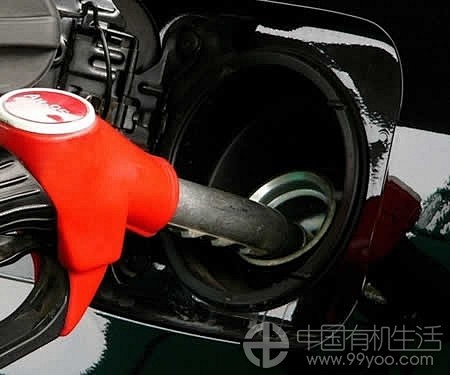 汽油是以体积而不是以重量计费，受热胀冷缩...