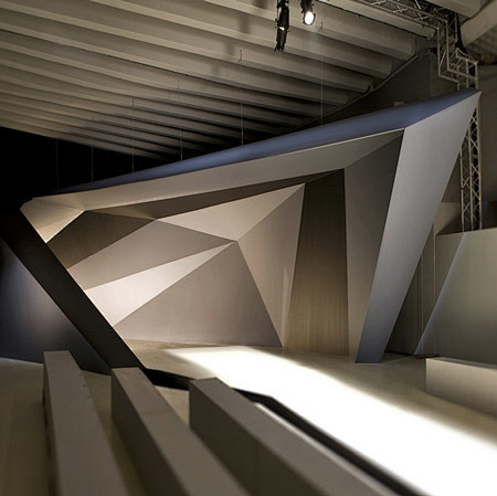 Neil Barrett scenogr...