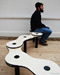 丹麦设计师Kerstin Kongsted设计的这款”链条凳“（CHAIN BENCH）灵感来自自行车的链条结构和造型，以木制放大的形式设计制作，保留了链条可随意调节伸缩的灵活特性，又不失饱含一种创意家具的诙谐趣味。