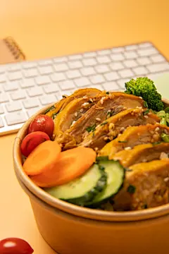 香汁鸡饭轻食便当美食摄影图