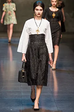 杜嘉班纳 (Dolce&amp;Gabbana) 2013秋冬女装秀，海报时尚网带你亲临2013秋冬米兰时装周