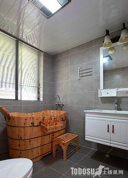 美式卫生间沐浴桶家装设计图片