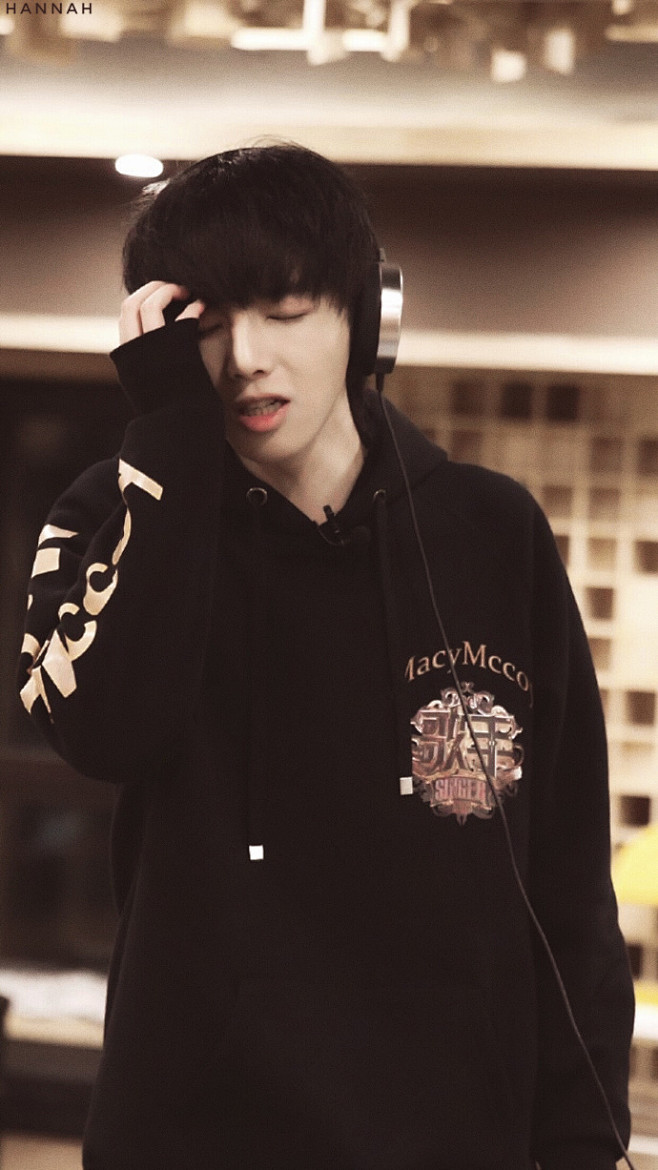#歌手华晨宇# #华晨宇# 

华晨宇高...