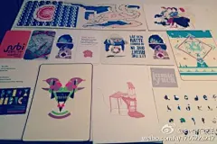Cece不说话：整理毕业展上毕业生的名片，得出设计师名片设计两个要点：1，要将代表作品融入名片，以便让人看到名片立刻联想到＂哦就是这个作品的作者＂，不然谁记得david是谁。2，一定要有个人网站地址，以便让人回顾和浏览作品。不然只留一个邮箱，两天后谁还记得你是谁呢。#名片设计# 你要注意@CAFA-张腾