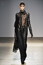 Gareth Pugh2010秋冬高级成衣发布秀_2010巴黎时装周图片8355_T台展示_VOGUE时尚网