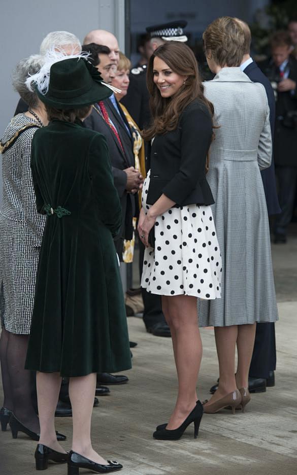 Kate Middleton Goes ...