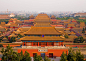 北京故宫是中国明清两代的皇家宫殿，旧称为紫禁城，位于北京中轴线的中心，是中国古代宫廷建筑之精华。北京故宫以三大殿为中心，占地面积72万平方米，建筑面积约15万平方米，有大小宫殿七十多座，房屋九千余间。是世界上现存规模最大、保存最为完整的木质结构古建筑之一。