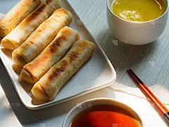 中国菜:大连火烧，一种长煎饺子(肉素煎饼)。北京传统面食，是老北京的美味小吃