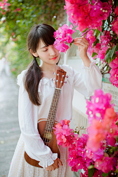 落花风飞絮采集到浅笑安然（真人美女）