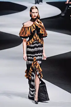 壁纸 | 超模小KK结婚啦！新郎的背景真不简单！