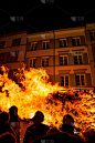 街着火了