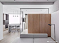 37㎡

▽M3 Architects采用了玻璃轻隔间和隐藏式收纳柜体来打造这间简约清爽的小宅。空间同样采用开放式布局，分为客厅、厨房、卧房以及浴室四个区域。卧室仅用透明玻璃做为轻隔间，使视野保有通透感，也让户外光源可照射到空间的每个角落。小户型装修超话设计美学超话设计秀超话 ​​​​...展开全文c