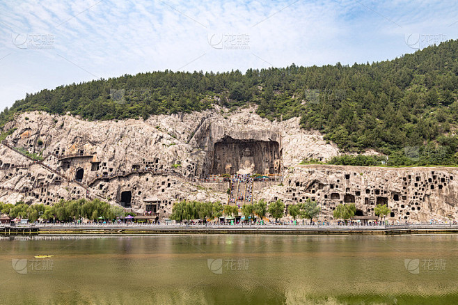 龙门石窟建筑群在洛阳，河南，中国。凤香寺...