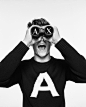 Armani Exchange 2017秋冬广告大片的三位面孔：
英国演员&#model# Cara Delevingne
荷兰DJ Martin Garrix
中国演员：李易峰 ​​​​