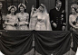 [英国女王青少年美丽旧照] 童话般的乐趣：1943年玛格丽特公主（左）和伊丽莎白公主身穿阿拉丁的戏服。