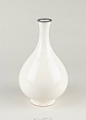 #藏品欣赏# 雍正一朝的瓷器多瓷质莹洁，器型隽秀，典雅优美；又品类繁多，釉色齐备达五十七种。杰出督陶官唐英于雍正十三年(1735)编修御窑制瓷目录，详细记载各式釉色品名。唐氏细研宋明瑰瓷，探究其选料与工艺，体悟其“形”与“饰”之和美融洽，并以其为范，妙思出新。请欣赏雍正时期单色釉瓷器一组