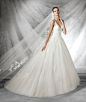 Pronovias2016婚纱新品


pronovias品牌以高贵、优雅闻名，深受英国女皇伊莉莎白二世、麦当娜等名人喜爱，pronovias旗下拥有华伦天奴 (valentino) 等多位世界顶尖设计师。pronovias婚纱礼服依然以白色梦幻、永恒优雅、高贵浪漫等多种风格创造独一无二的华丽婚纱礼服。

Pronovias推出2016年最新款系列婚纱，模特身上的白色优雅婚纱将极简主义的设计风格演绎得淋漓尽致，独一无二的华丽高贵，让人忍不住为之惊叹。

每一个丝绸和缎或花边，诠释女性不同的优雅魅力！
