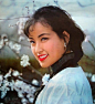 1975年，刘晓庆第一次试镜，拍摄“文革”后期的电影《南海长城》，先后拿过五次百花奖、一次金鸡奖。有人评价说，1980年代的中国电影属于“刘晓庆时代”。