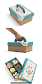 Cookie to go #packaging design. I love the handle. This would be great for donuts or cupcakes too!: 